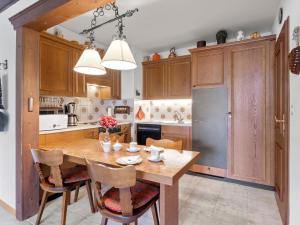 Kuchyň nebo kuchyňský kout v ubytování Apartment Triangel D Petersen by Interhome