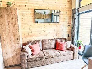 Χώρος καθιστικού στο Holiday Home Tiny-Haus Glockenalm-Alpenchalet Elli by Interhome