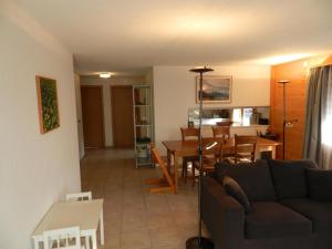 Posezení v ubytování Apartment Hübeli - Chapman by Interhome