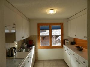 Kuchyň nebo kuchyňský kout v ubytování Apartment Hübeli - Chapman by Interhome