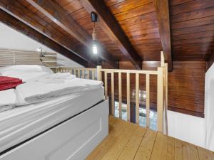 Ένα ή περισσότερα κρεβάτια σε δωμάτιο στο Apartment Haus Rossignol B Apartment 2E by Interhome