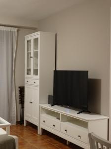 TV a/nebo společenská místnost v ubytování Sol y Nieve