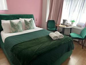 Katil atau katil-katil dalam bilik di The Lily Pad near Poole Dorset Self contained private entrance and free parking