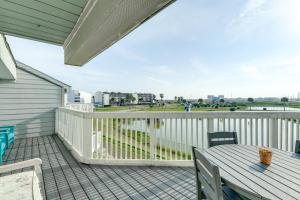 Balkón nebo terasa v ubytování Balcony, Pool and Beach Access Port Aransas Condo!