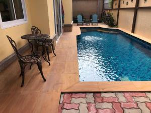 Bazén v ubytování Luxury Pool Villa by Golf Courses & Elephant Sanctuary nebo v jeho okolí