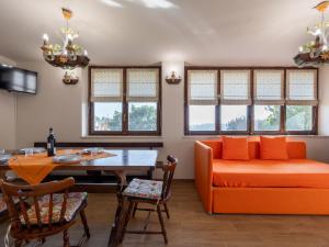 Χώρος καθιστικού στο Apartment Il Borghetto di Castagnole-2 by Interhome +10 φωτογραφίες