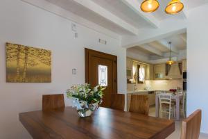 Η κουζίνα ή μικρή κουζίνα στο Kampos Villas