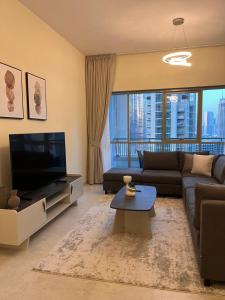 TV a/nebo společenská místnost v ubytování Boulevard Central 2 by Luxstay Holiday Homes