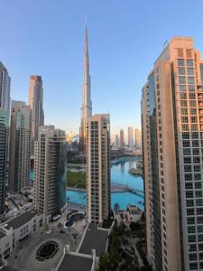 Nespecifikovaný výhled na destinaci Dubaj nebo výhled na město při pohledu z apartmánu