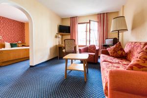 Posezení v ubytování Hotel Löwen-Weinstube