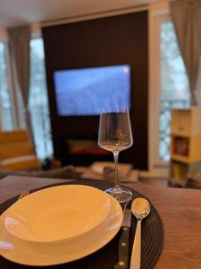 Televizorius ir (arba) pramogų centras apgyvendinimo įstaigoje DivciRaj