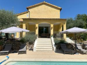 Πισίνα στο ή κοντά στο Villa familiale avec piscine à Lorgues, 120 m²