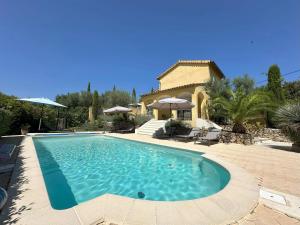 Πισίνα στο ή κοντά στο Villa familiale avec piscine à Lorgues, 120 m²