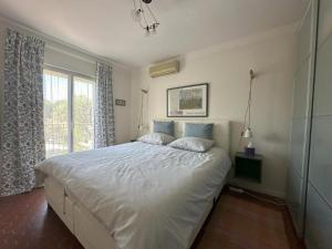 Ένα ή περισσότερα κρεβάτια σε δωμάτιο στο Villa familiale avec piscine à Lorgues, 120 m²