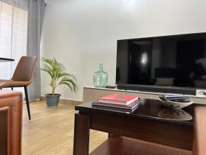 Μια τηλεόραση ή/και κέντρο ψυχαγωγίας στο Appartement moderne de standing au cœur de Lomé +5 φωτογραφίες