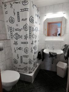 A bathroom at Haus Hilde