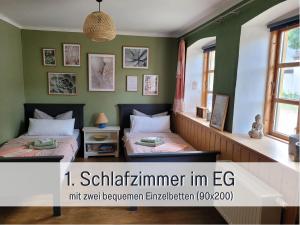 Ένα ή περισσότερα κρεβάτια σε δωμάτιο στο Ferienhaus Lebuserland für bis zu 4 Personen mit 1300 qm Garten und Privatsauna, grandiosen Blick über die Oder, sonntags late check out bis 18 Uhr inklusive