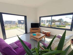Μια τηλεόραση ή/και κέντρο ψυχαγωγίας στο Maison neuve Vue Mer 4 étoiles avec SAUNA à 150m de la plage à PLEUMEUR-BODOU - Ref 242