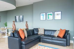 Un lugar para sentarse en GuestReady - Enchanting views from Millenium Tower