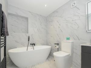 Et badeværelse på Boathyde + 51 billeder