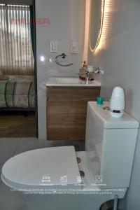 Phòng tắm tại Céntrico y Moderno mono ambiente