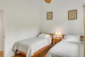 Voodi või voodid majutusasutuse Oceanfront Home with Pool Access, Views in Papaikou toas