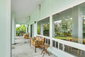 Rõdu või terrass majutusasutuses Oceanfront Home with Pool Access, Views in Papaikou