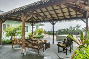 Aed väljaspool majutusasutust Oceanfront Home with Pool Access, Views in Papaikou