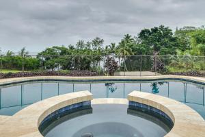Bassein majutusasutuses Oceanfront Home with Pool Access, Views in Papaikou või selle lähedal