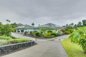 Aed väljaspool majutusasutust Oceanfront Home with Pool Access, Views in Papaikou