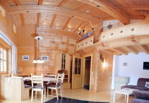 Posezení v ubytování Ferienhaus Stubaiblick