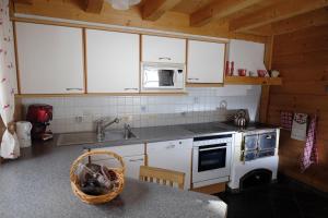 Kuchyň nebo kuchyňský kout v ubytování Ferienhaus Stubaiblick