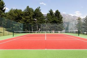 Tenis a/nebo squash v ubytování Céntrico apartamento con vistas en Formigal - Entrada 24h sin llaves nebo okolí