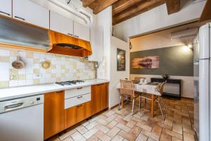 a kitchen with a table and a counter top at Binario 11 - Centro, Stazione, Netflix in Modena