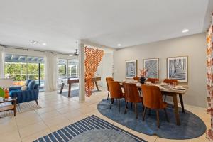 Χώρος καθιστικού στο 4BD with Pool & Games - 2 Mins to Port Charlotte