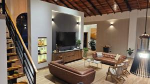 a living room with a couch and a television at Casa en el Cielo in Cali