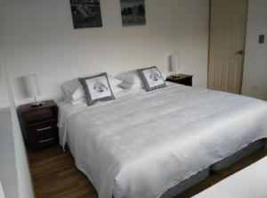 Postel nebo postele na pokoji v ubytování Umawtu Bed and Wine