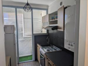Una cocina o zona de cocina en T2 Vue mer à 15 min de Collioure