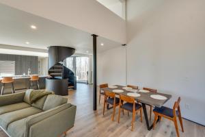 Fotografie z fotogalerie ubytování Peaceful Setting Modern Home in Highland! v destinaci Highland
