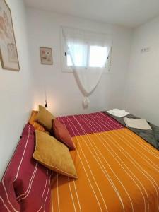 เตียงในห้องที่ Apartamento con vista al mar +7 ภาพ