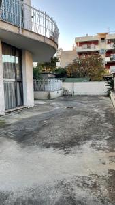 an empty parking lot in front of a building at Sweet Home in Santa Marinella