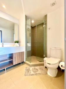 Vannituba majutusasutuses Skyline Suite in Polanco Best Location Fast Wifi