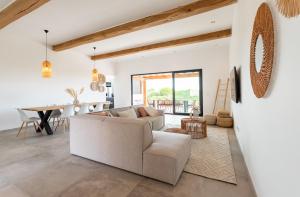 Predel za sedenje v nastanitvi LXRY Villas