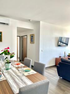 TV a/nebo společenská místnost v ubytování Skyline Suite in Polanco Best Location Fast Wifi