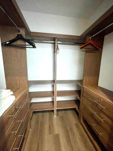 Postel nebo postele na pokoji v ubytování Skyline Suite in Polanco Best Location Fast Wifi