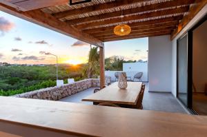 Balkon oz. terasa v nastanitvi LXRY Villas