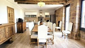 Kuchyň nebo kuchyňský kout v ubytování Gîte de France Le nid des grisets 4 épis - Gîte de France 8 personnes MAE-4591 + 36 fotografií