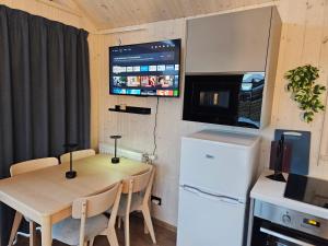 Una cocina o kitchenette en Úthlíd Cottages