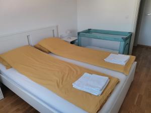 En eller flere senge i et værelse på Apartman Luni