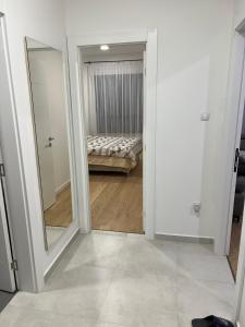 Una cama o camas en una habitación de Apartment Marija